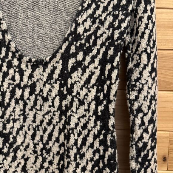 L’ogan Size 2/XSmall Low Back Baby Alpaca Knee Length Long Sleeve Dress - Picture 9 of 14